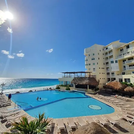 Cancun Plaza Condo Hotel